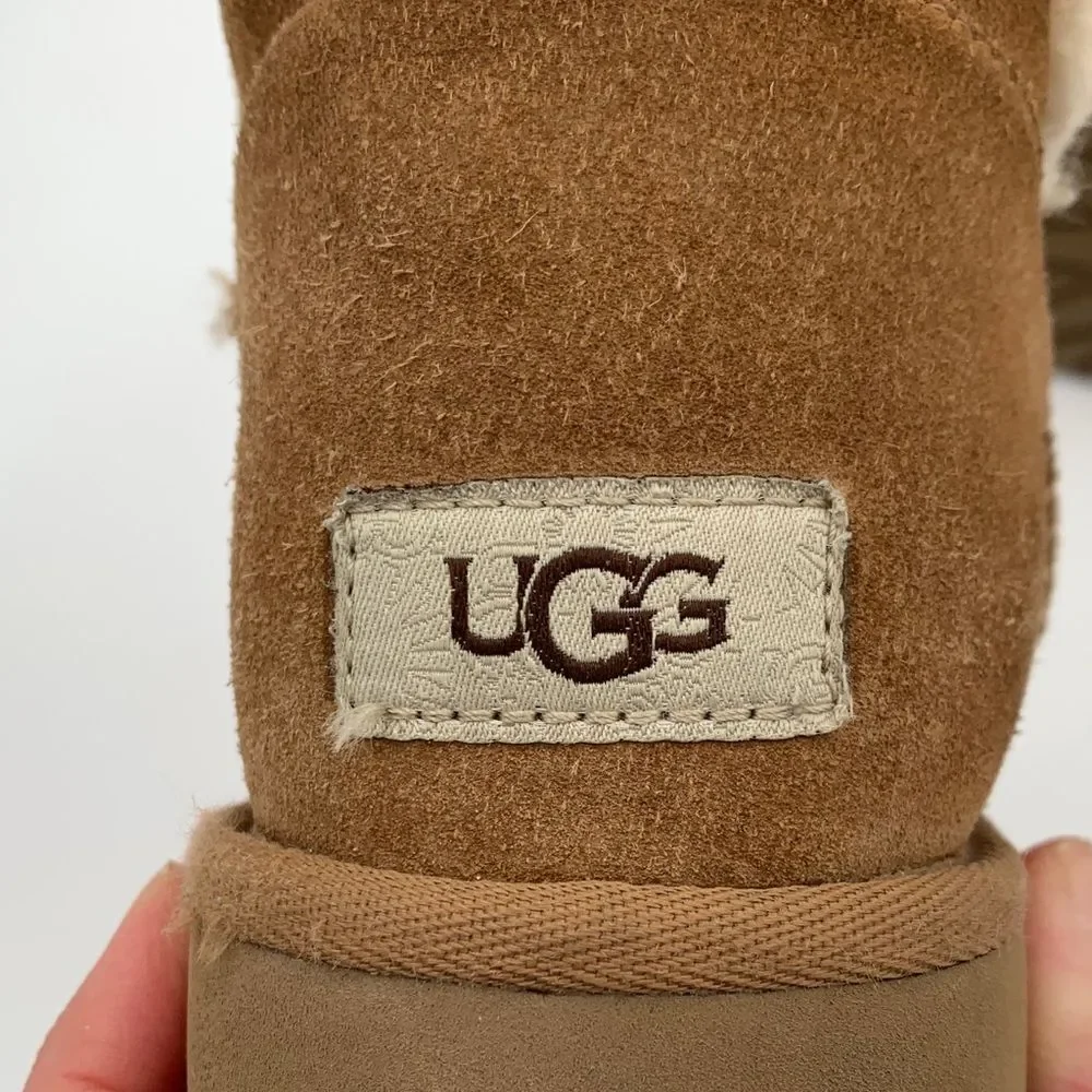 UGG Bailey Button Mini Chestnut Shearling Boots Size 9